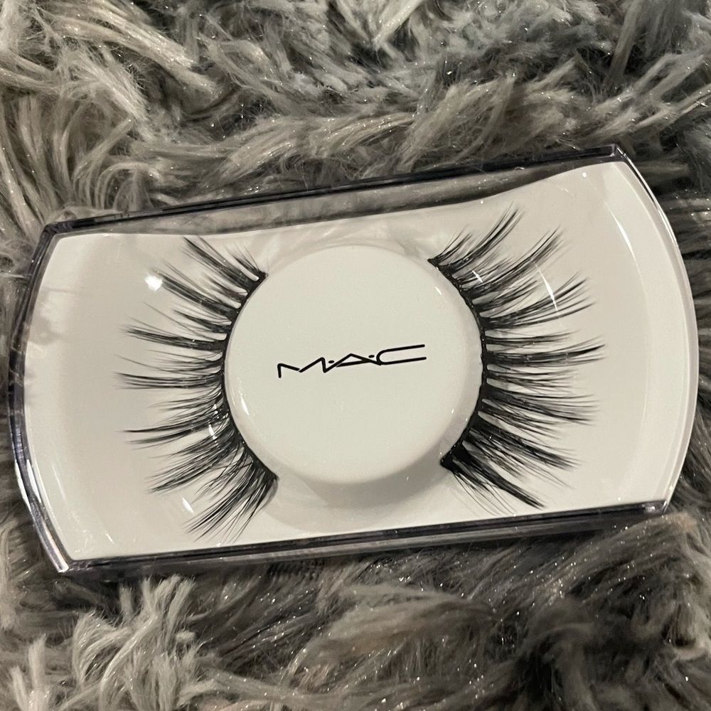 2 pairs!! MAC Cosmetics - 87 Maximalist Lash Fake Eyelashes - Picture 4 of 8